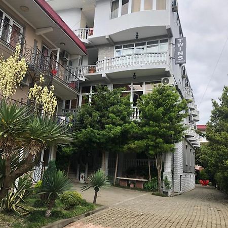 Twins Guest House By Black Sea Kobuleti Exteriör bild