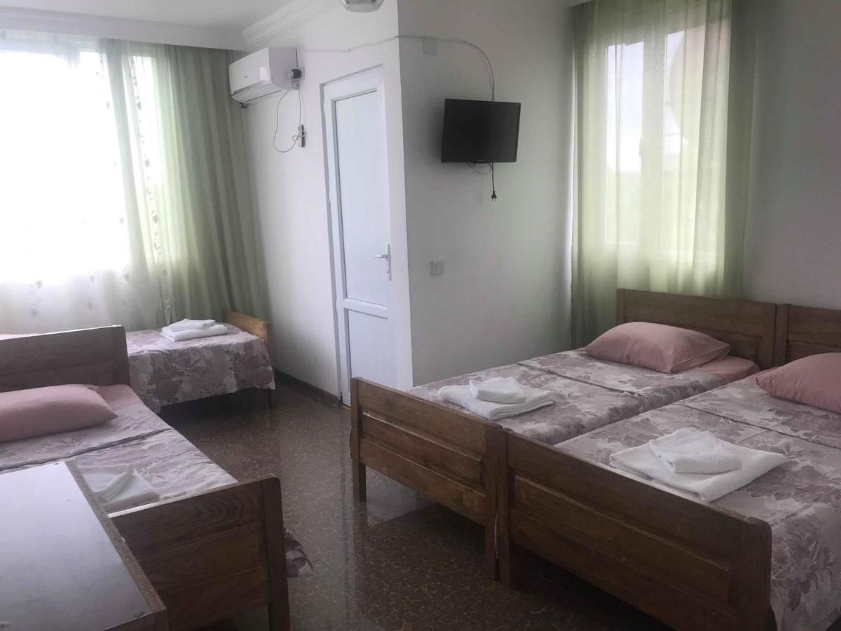 Twins Guest House By Black Sea Kobuleti Exteriör bild