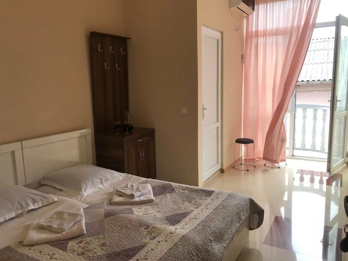 Twins Guest House By Black Sea Kobuleti Exteriör bild
