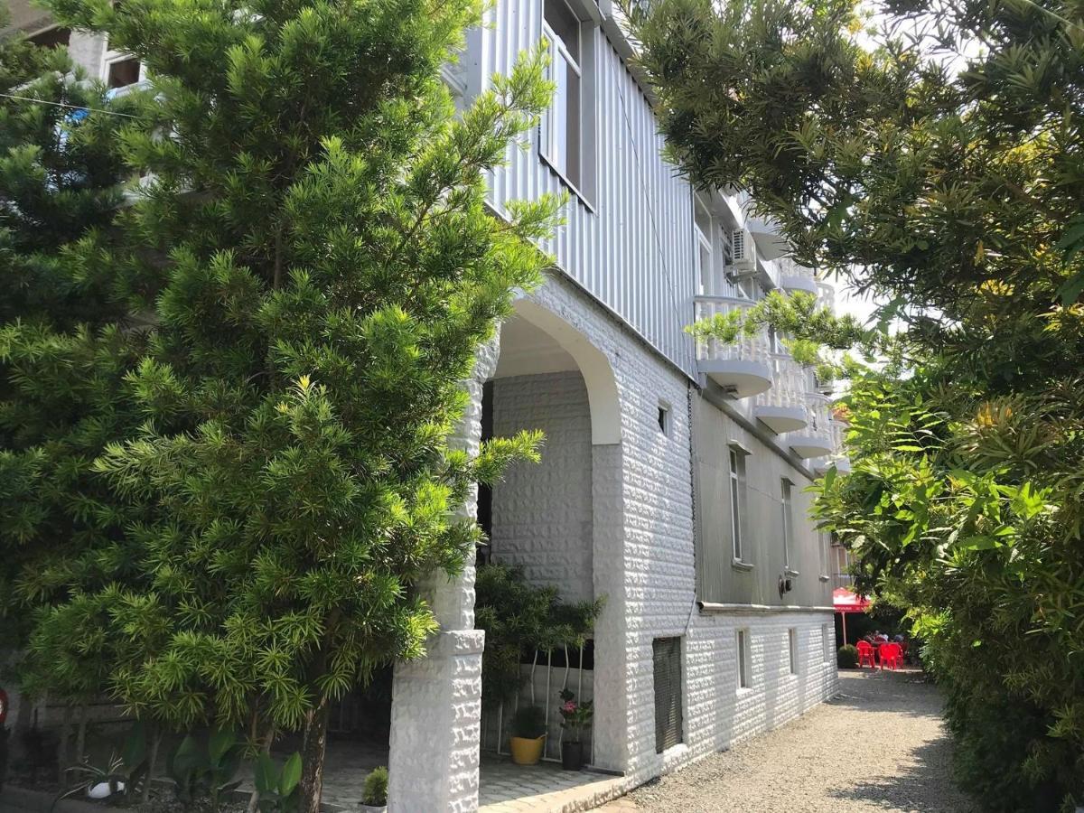 Twins Guest House By Black Sea Kobuleti Exteriör bild
