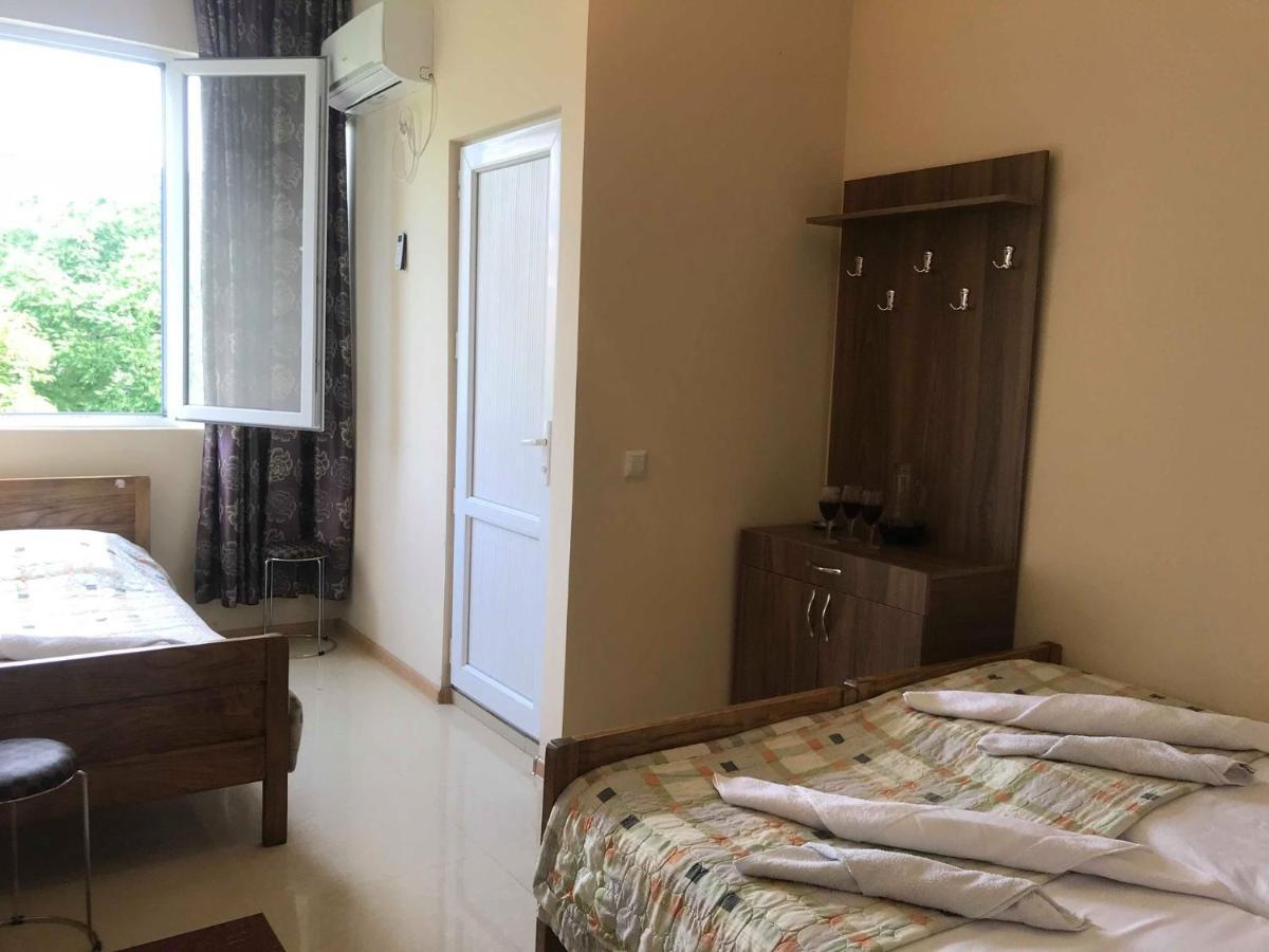 Twins Guest House By Black Sea Kobuleti Exteriör bild
