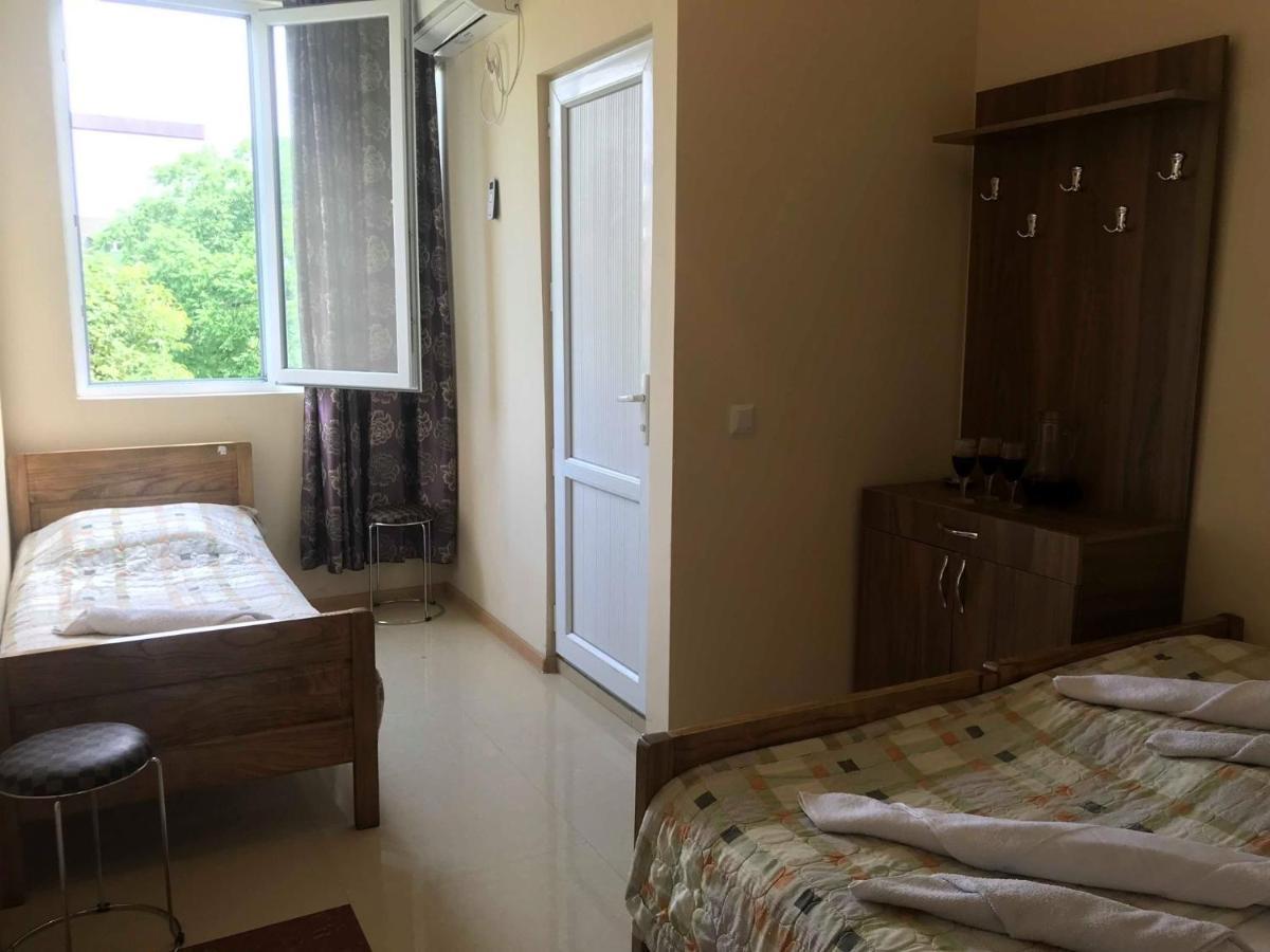 Twins Guest House By Black Sea Kobuleti Exteriör bild