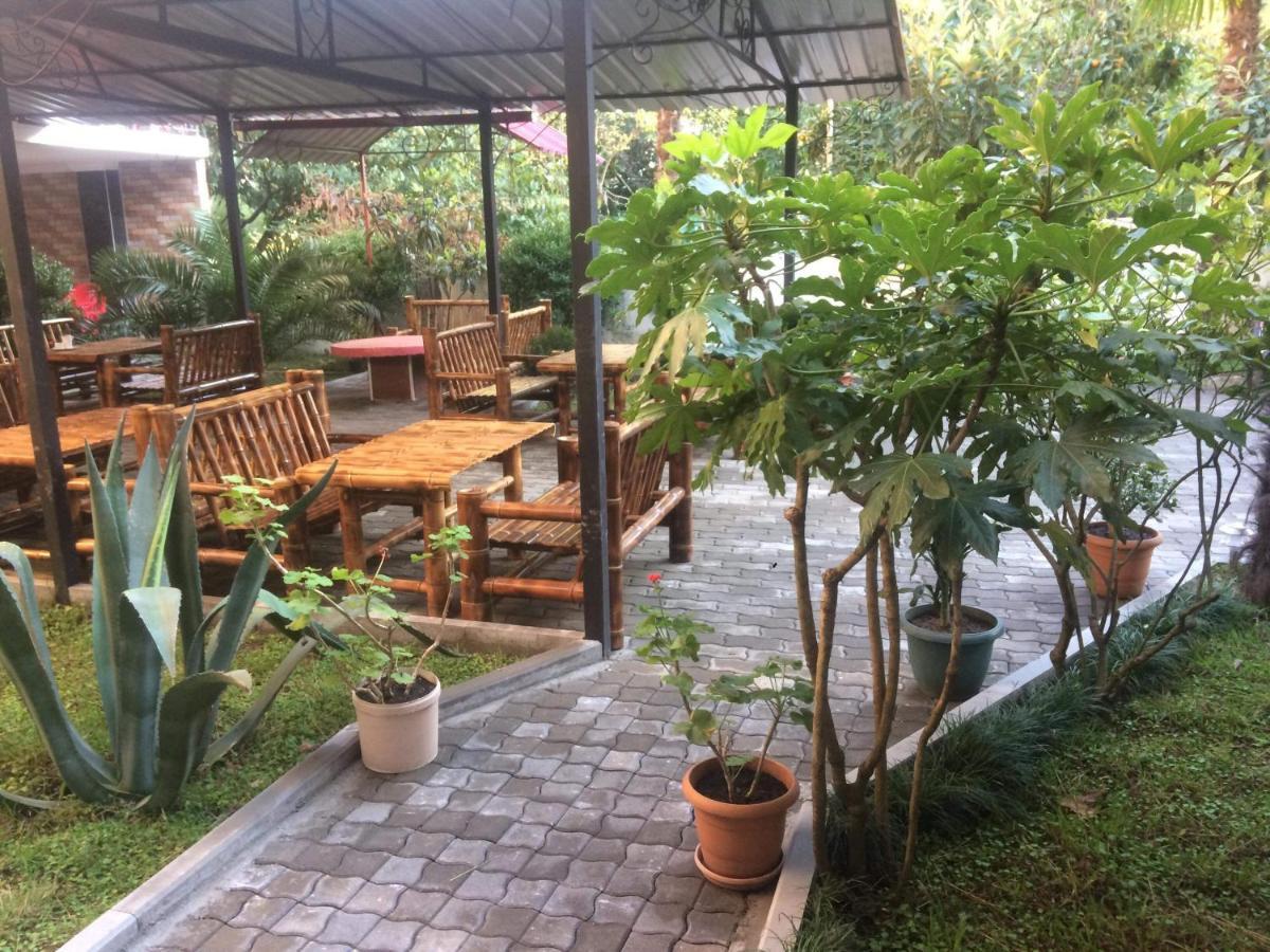 Twins Guest House By Black Sea Kobuleti Exteriör bild
