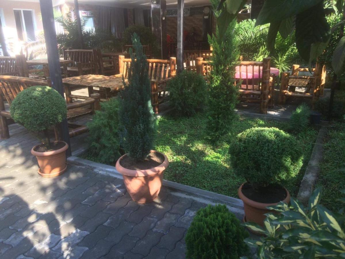 Twins Guest House By Black Sea Kobuleti Exteriör bild