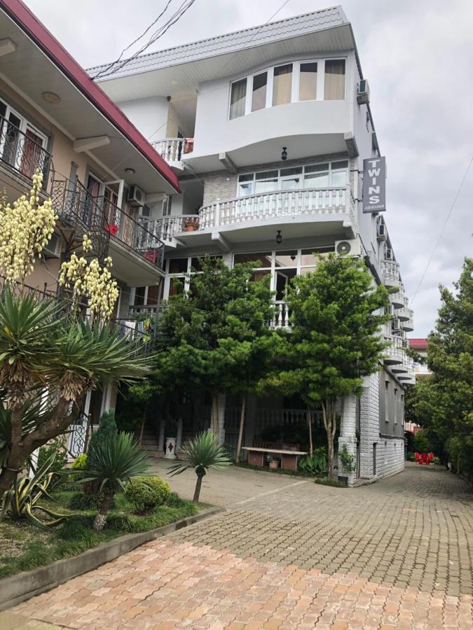 Twins Guest House By Black Sea Kobuleti Exteriör bild