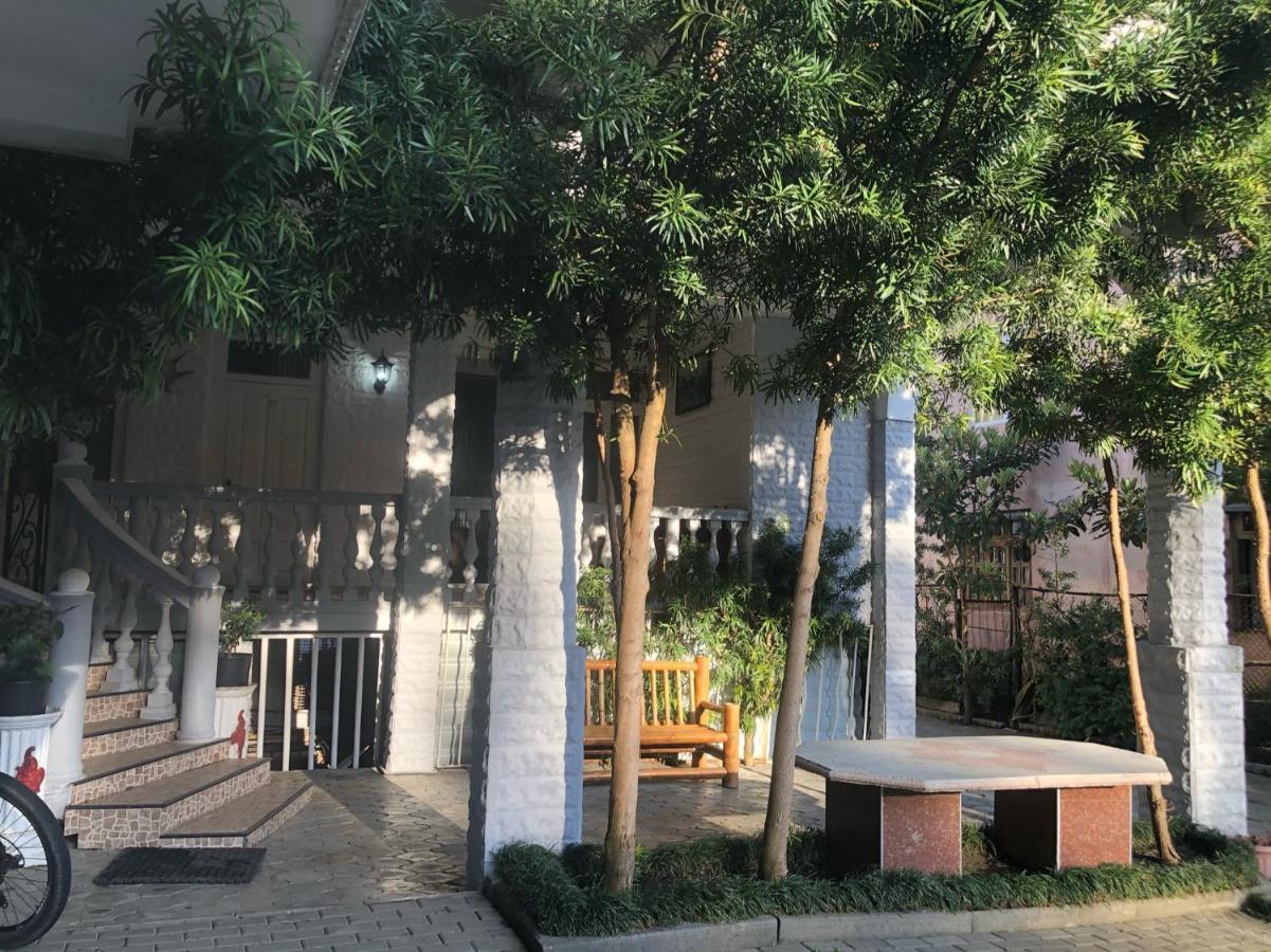 Twins Guest House By Black Sea Kobuleti Exteriör bild