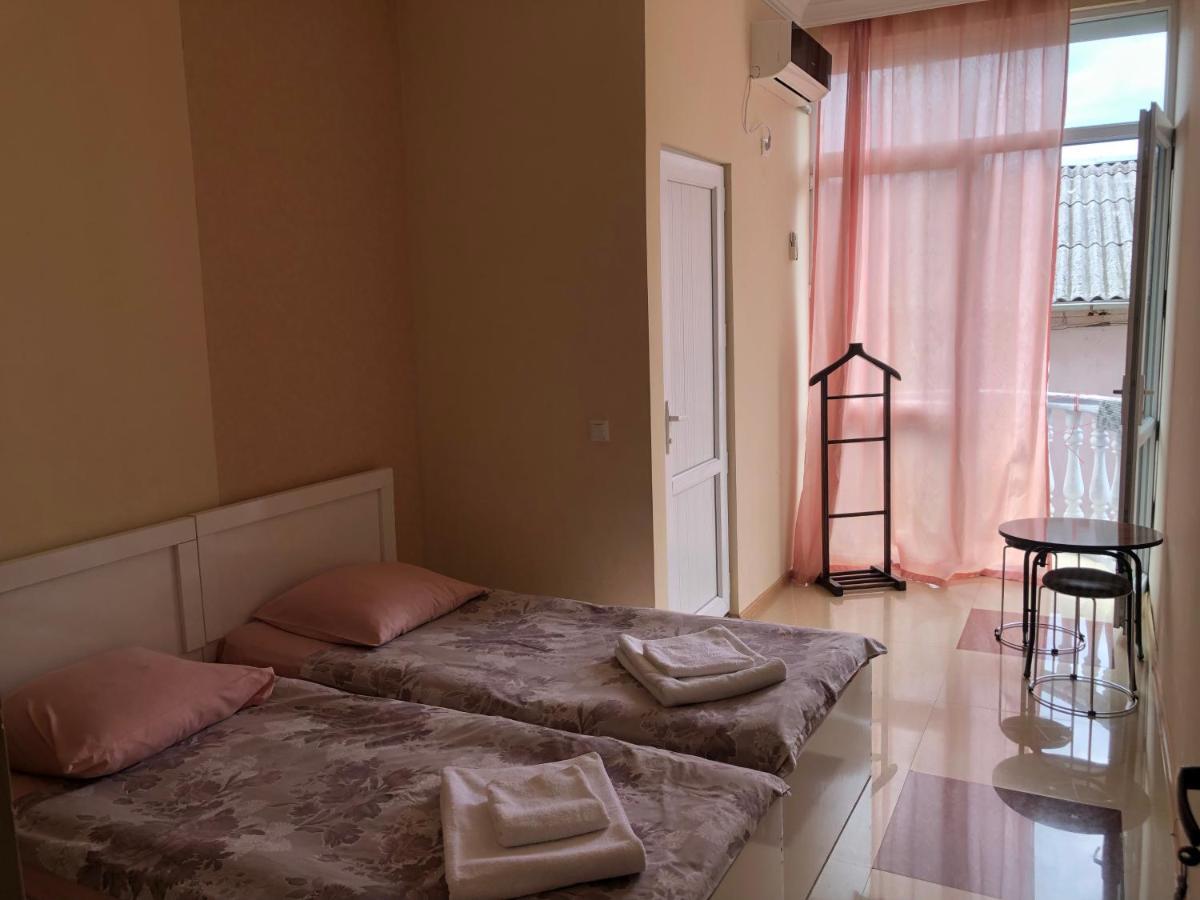 Twins Guest House By Black Sea Kobuleti Exteriör bild
