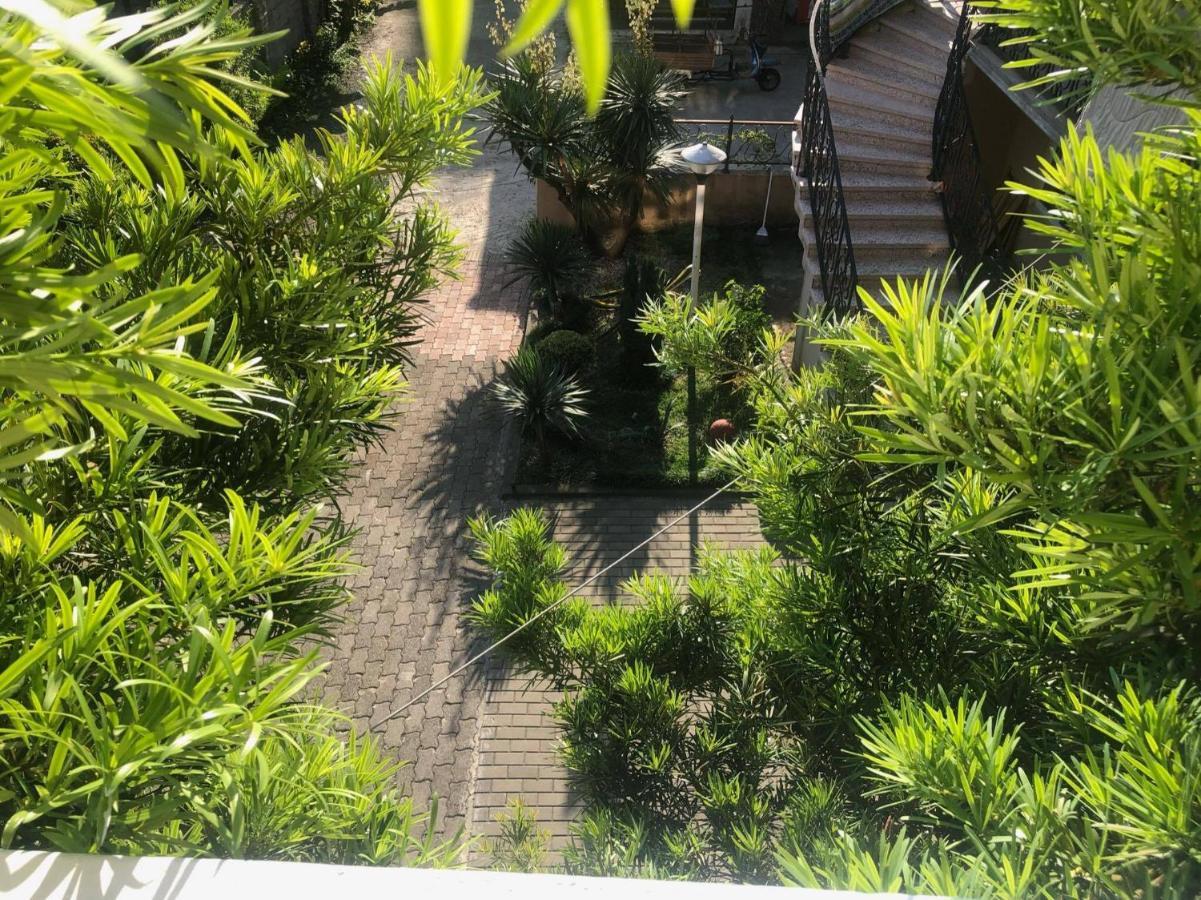 Twins Guest House By Black Sea Kobuleti Exteriör bild