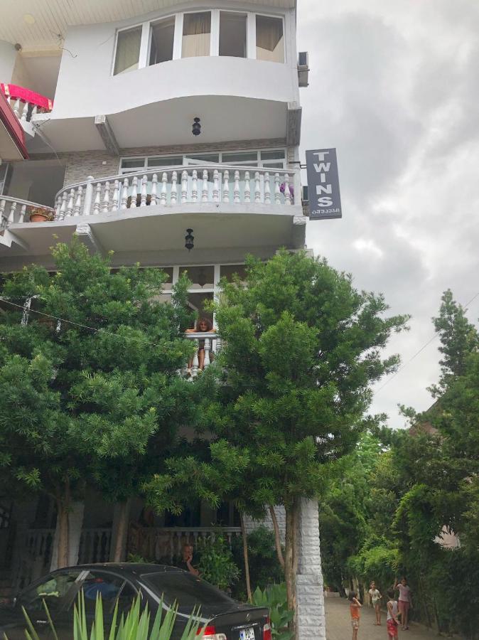 Twins Guest House By Black Sea Kobuleti Exteriör bild