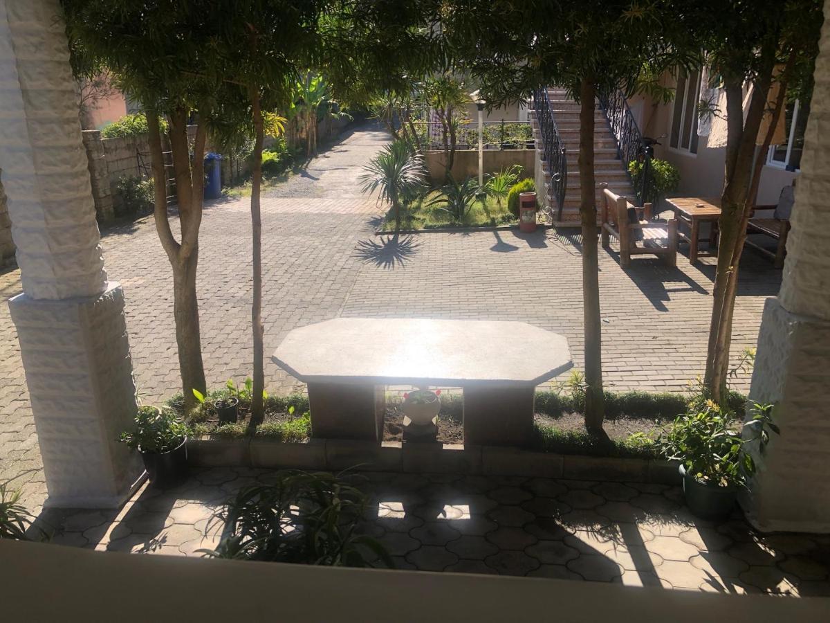 Twins Guest House By Black Sea Kobuleti Exteriör bild