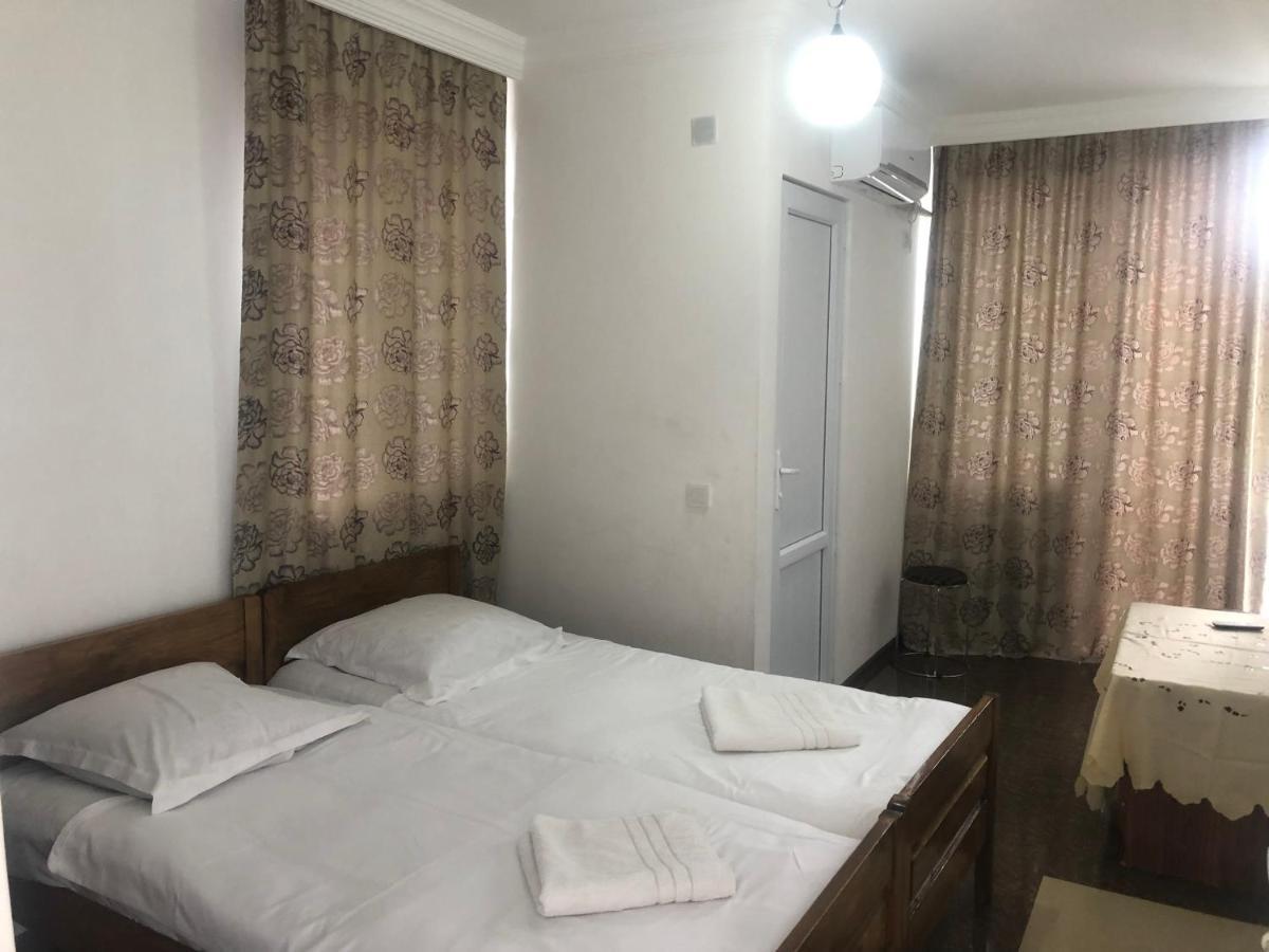 Twins Guest House By Black Sea Kobuleti Exteriör bild