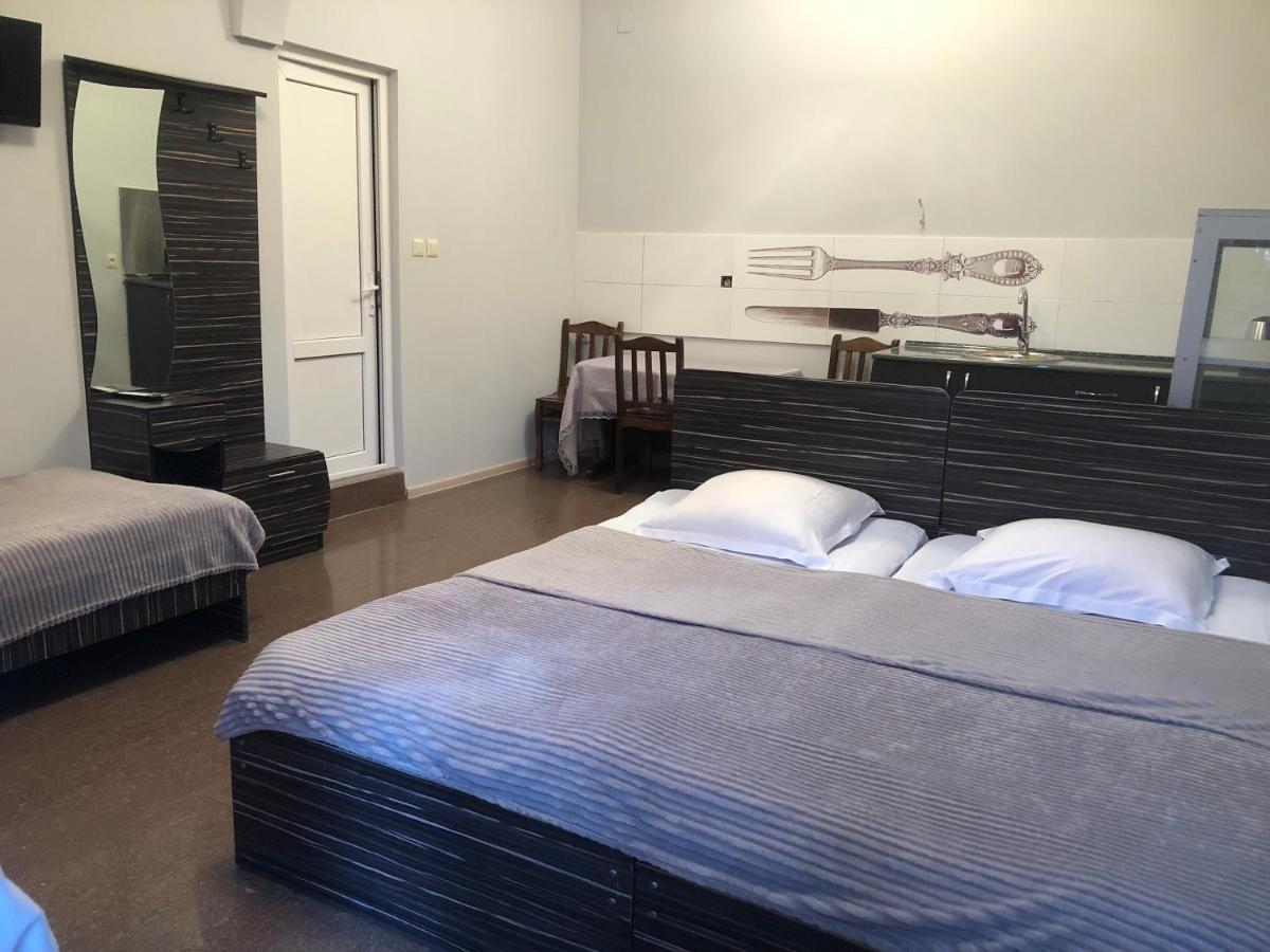 Twins Guest House By Black Sea Kobuleti Exteriör bild