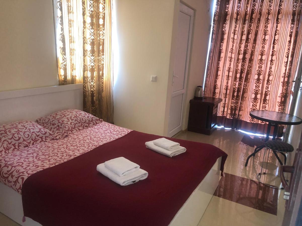 Twins Guest House By Black Sea Kobuleti Exteriör bild