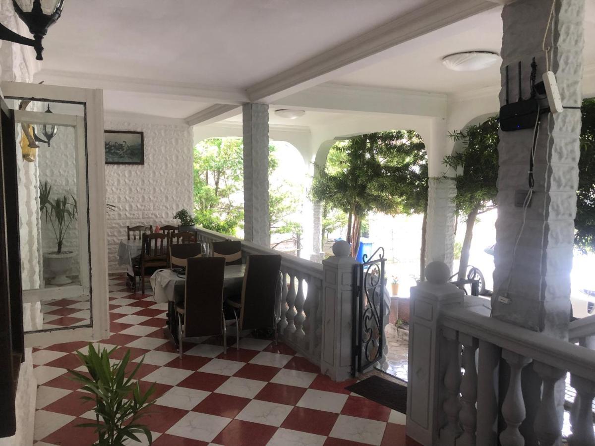Twins Guest House By Black Sea Kobuleti Exteriör bild